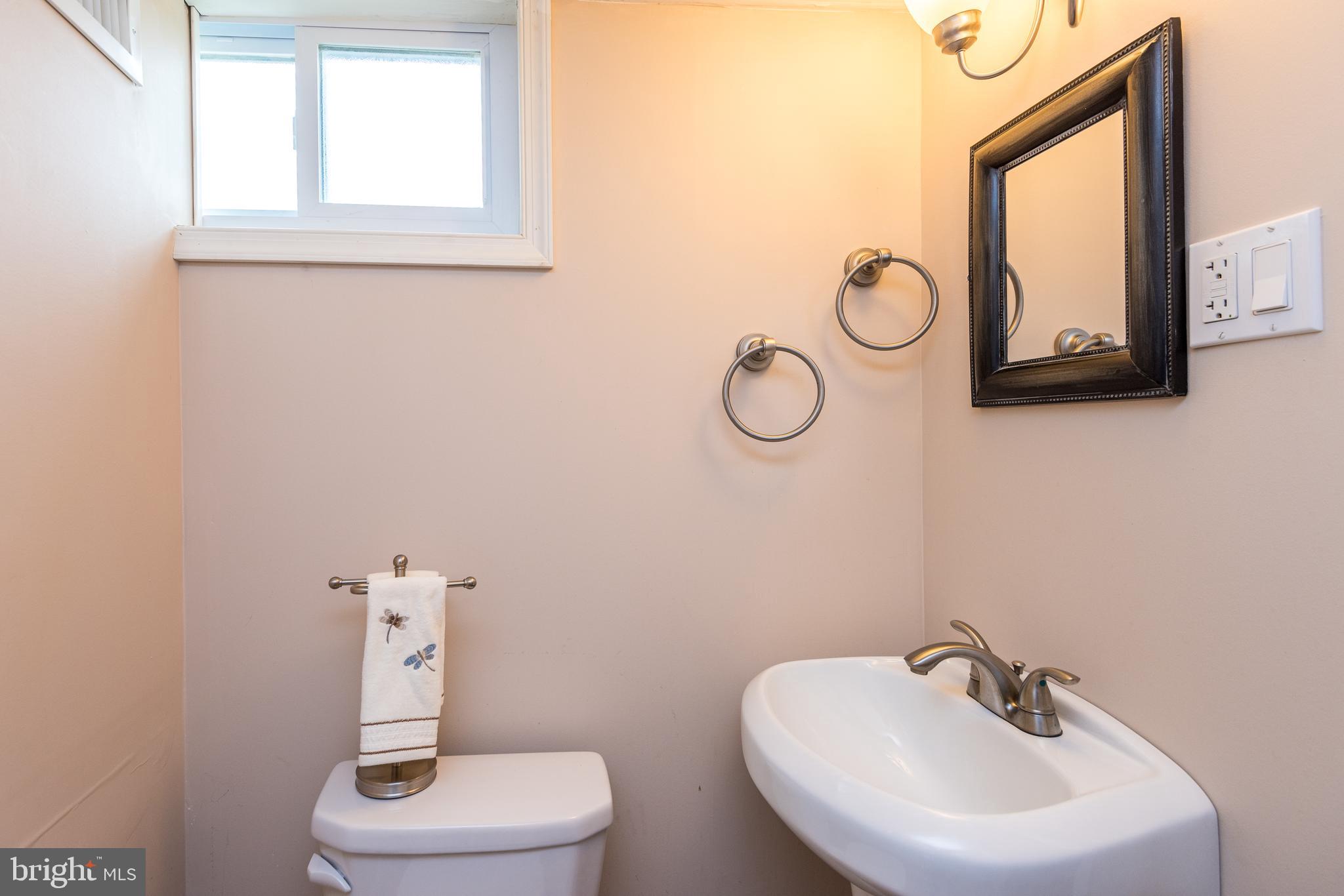 535 Beaver Road Southampton, PA 18966 - Photo 20 of 28 Powder Room