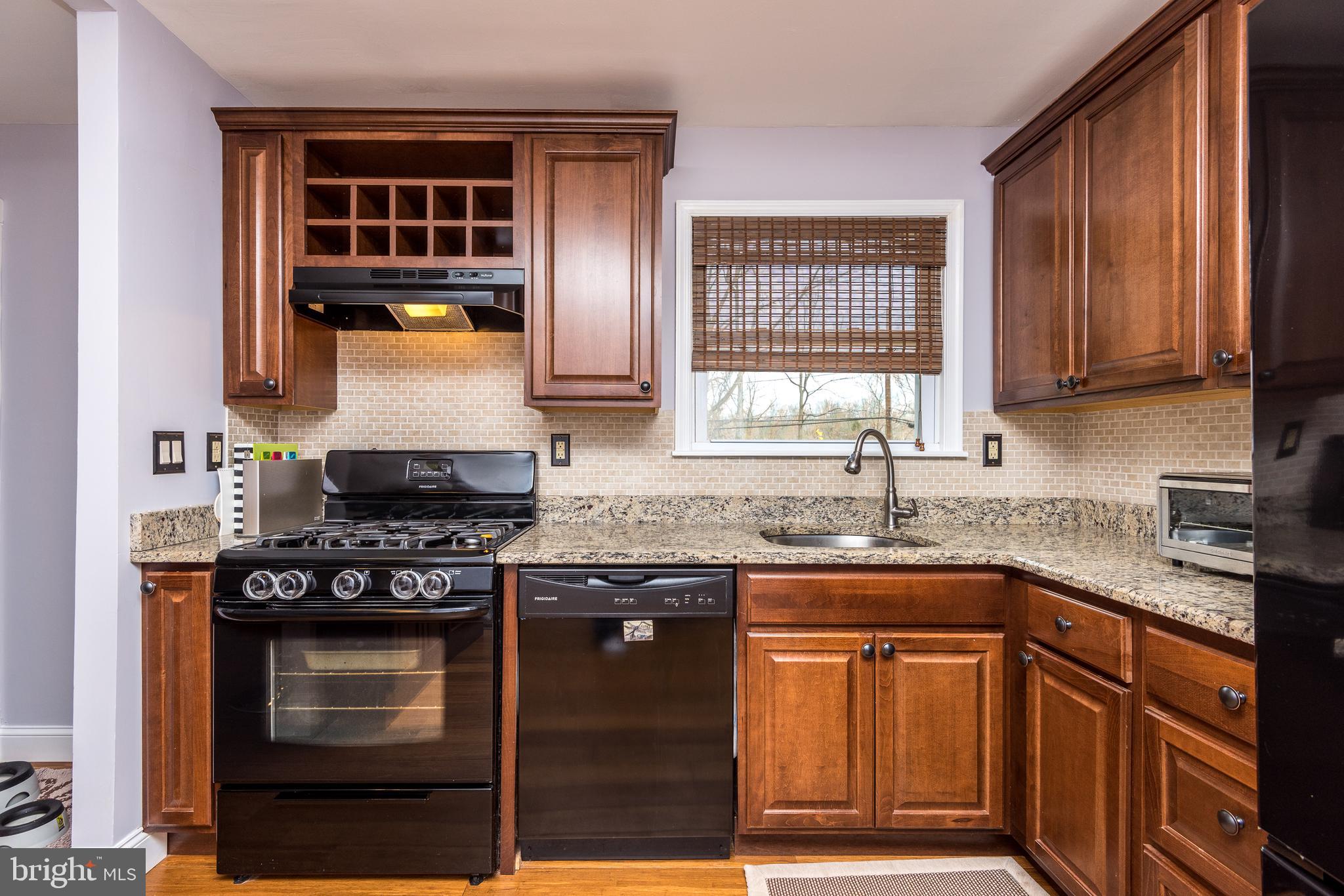 535 Beaver Road Southampton, PA 18966 - Photo 9 of 28 Tons of Gorgeous Cabinets