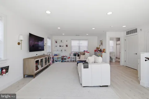 $1,145,000 | 3913 Cranes Bill Court, Rockville, MD 20852