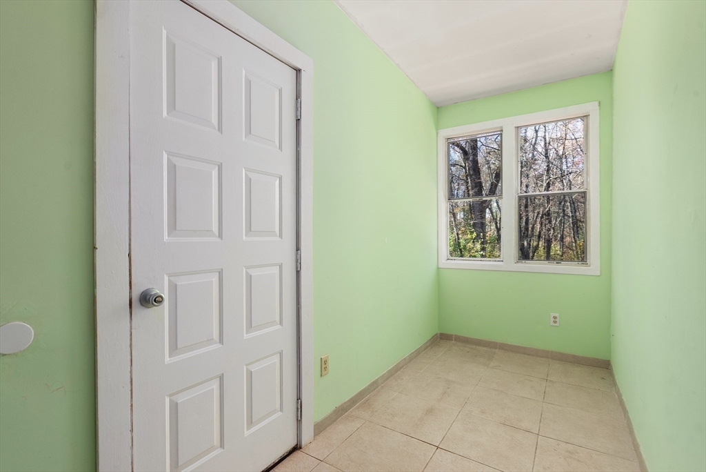 186 Bolton Street Springfield, MA 01119 - Photo 18 of 34 an empty room with windows