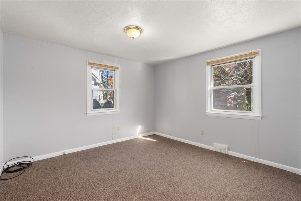 186 Bolton Street Springfield, MA 01119 - Photo 20 of 34 an empty room with windows