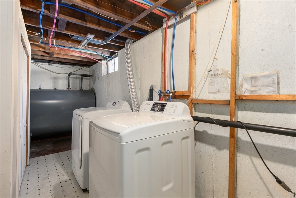186 Bolton Street Springfield, MA 01119 - Photo 32 of 34 a utility room with dryer and washer