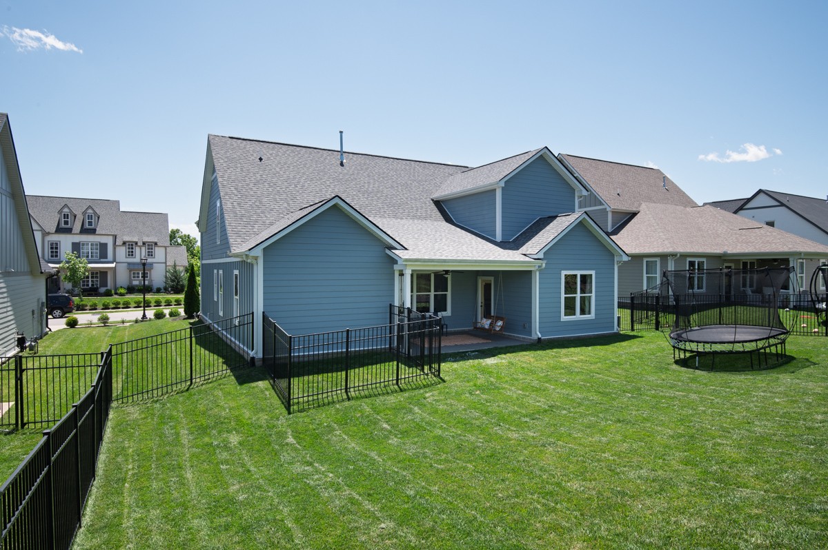 883 Plowson Road Mount Juliet, TN 37122 - Photo 8 of 47 a front view of a house with garden