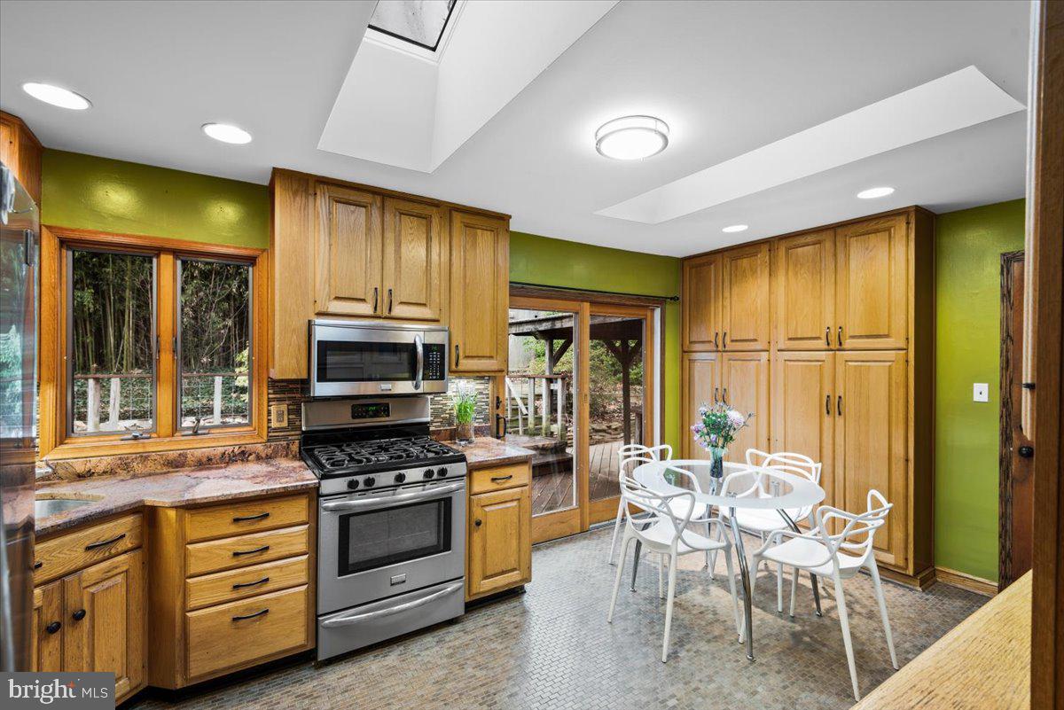 7134 Layton Drive Springfield, VA 22150 - Photo 8 of 30 Gallery Image 8