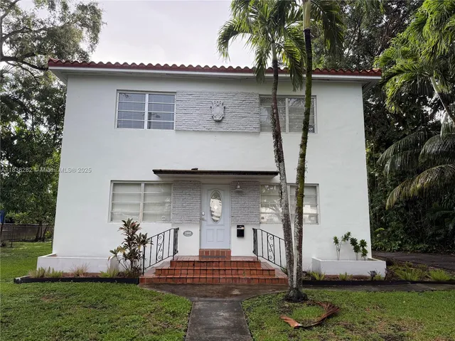 $3,400 | 3909 Ponce De Leon, Unit 2, Coral Gables, FL 33134