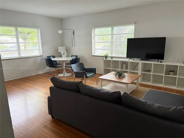 $3,400 | 3909 Ponce De Leon, Unit 2, Coral Gables, FL 33134