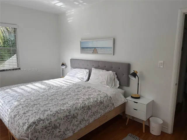 $3,400 | 3909 Ponce De Leon, Unit 2, Coral Gables, FL 33134