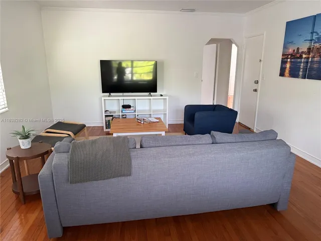 $3,400 | 3909 Ponce De Leon, Unit 2, Coral Gables, FL 33134