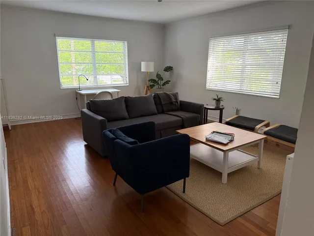 $3,400 | 3909 Ponce De Leon, Unit 2, Coral Gables, FL 33134