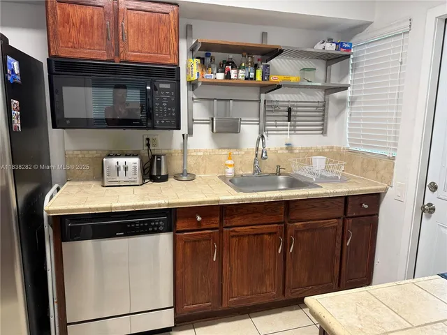 $3,400 | 3909 Ponce De Leon, Unit 2, Coral Gables, FL 33134