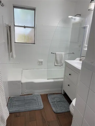 $3,400 | 3909 Ponce De Leon, Unit 2, Coral Gables, FL 33134