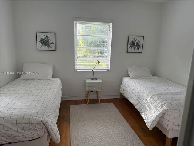 $3,400 | 3909 Ponce De Leon, Unit 2, Coral Gables, FL 33134