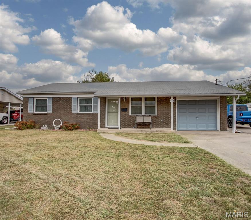 611 Brown Street Brighton, IL 62012 - Photo 2 of 35