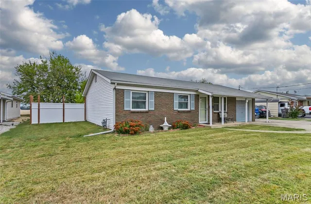 $148,000 | 611 Brown Street, Brighton, IL 62012
