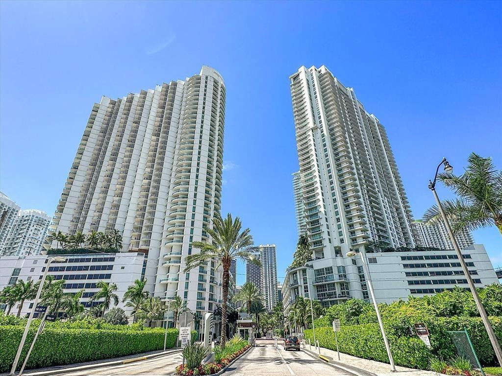 90 Southwest 3rd Street, Unit 2108 Miami, FL 33130 - Photo 16 of 40 Photo 16