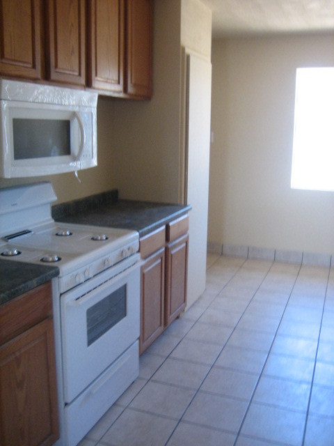 1620 West Mountain View Road Phoenix, AZ 85021 - Photo 4 of 8 New kitchen