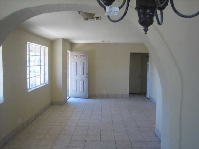 1620 West Mountain View Road Phoenix, AZ 85021 - Photo 7 of 8 Open family/living room