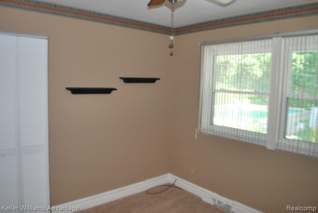 36554 West Lyman Road Farmington, MI 48331 - Photo 17 of 31 Master bathroom