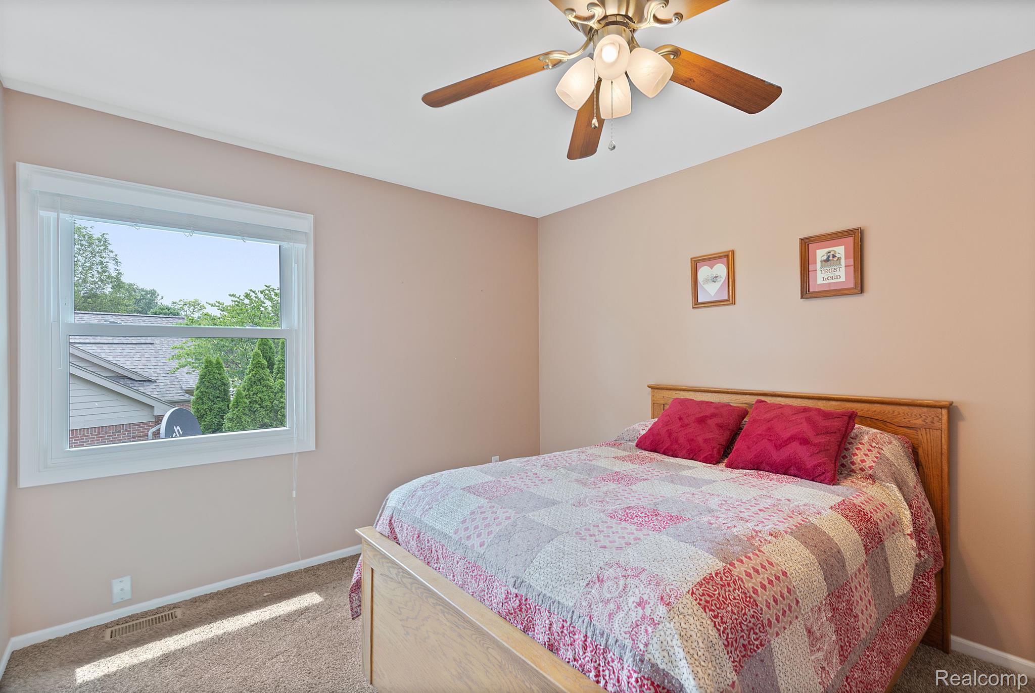 2017 Roundtree Rochester, MI 48307 - Photo 19 of 36 Gallery Image 19