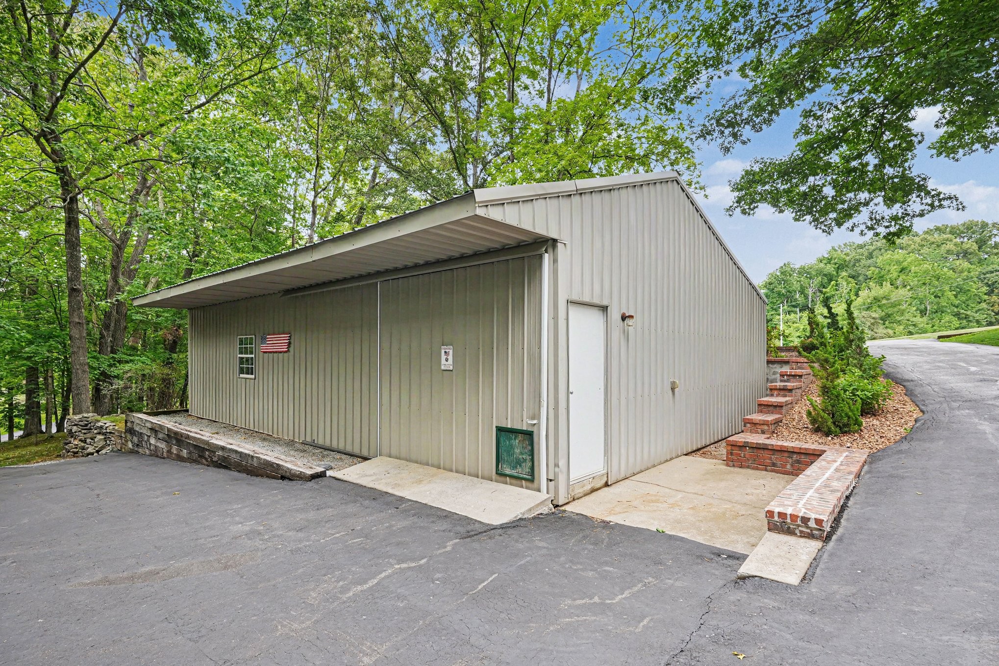 5833 Highway 76 East Springfield, TN 37172 - Photo 7 of 66 a backyard of a house