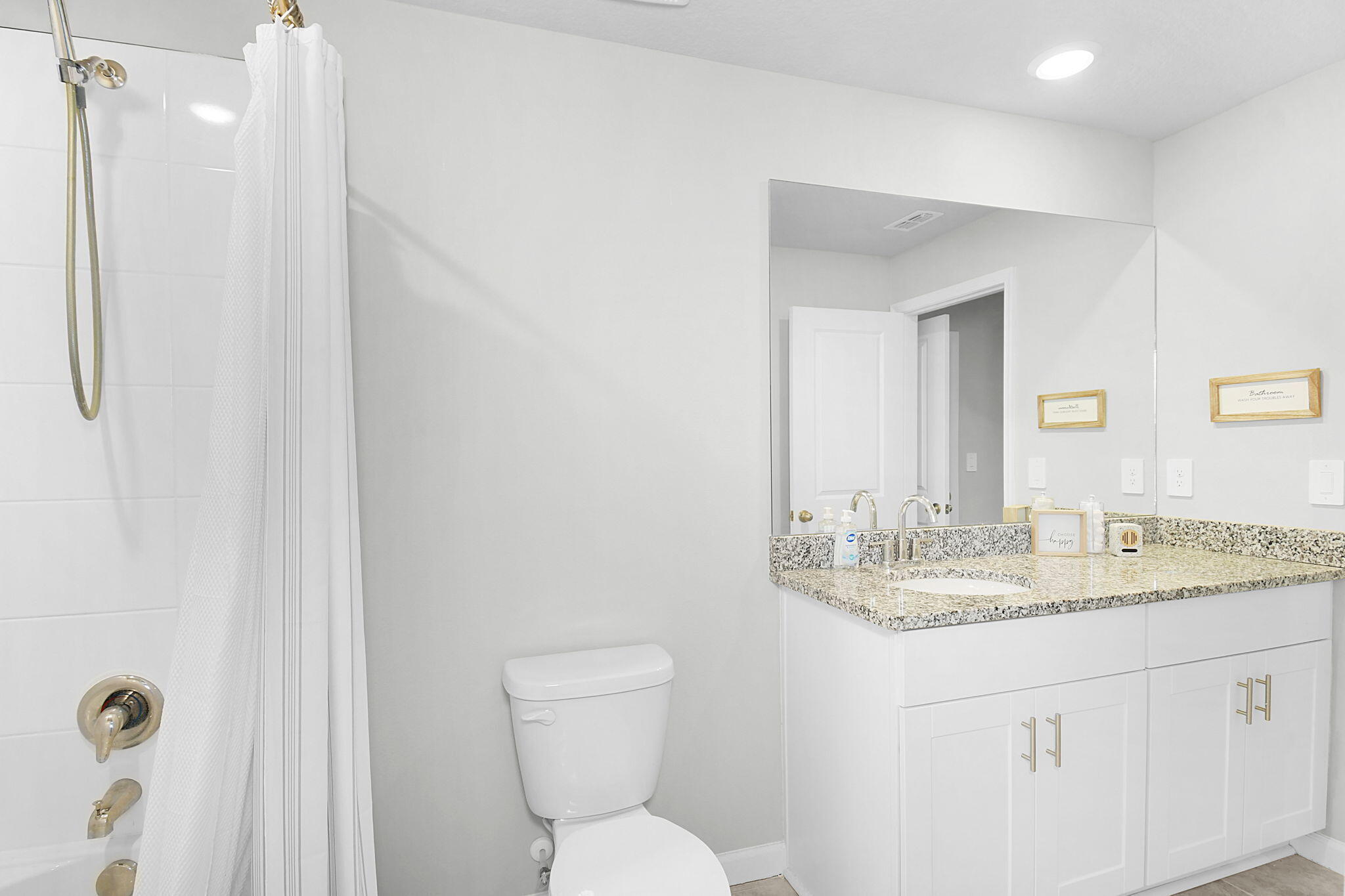5766 Southeast Edgewater Circle Stuart, FL 34997 - Photo 27 of 41 Jack & Jill Bathroom with Tub