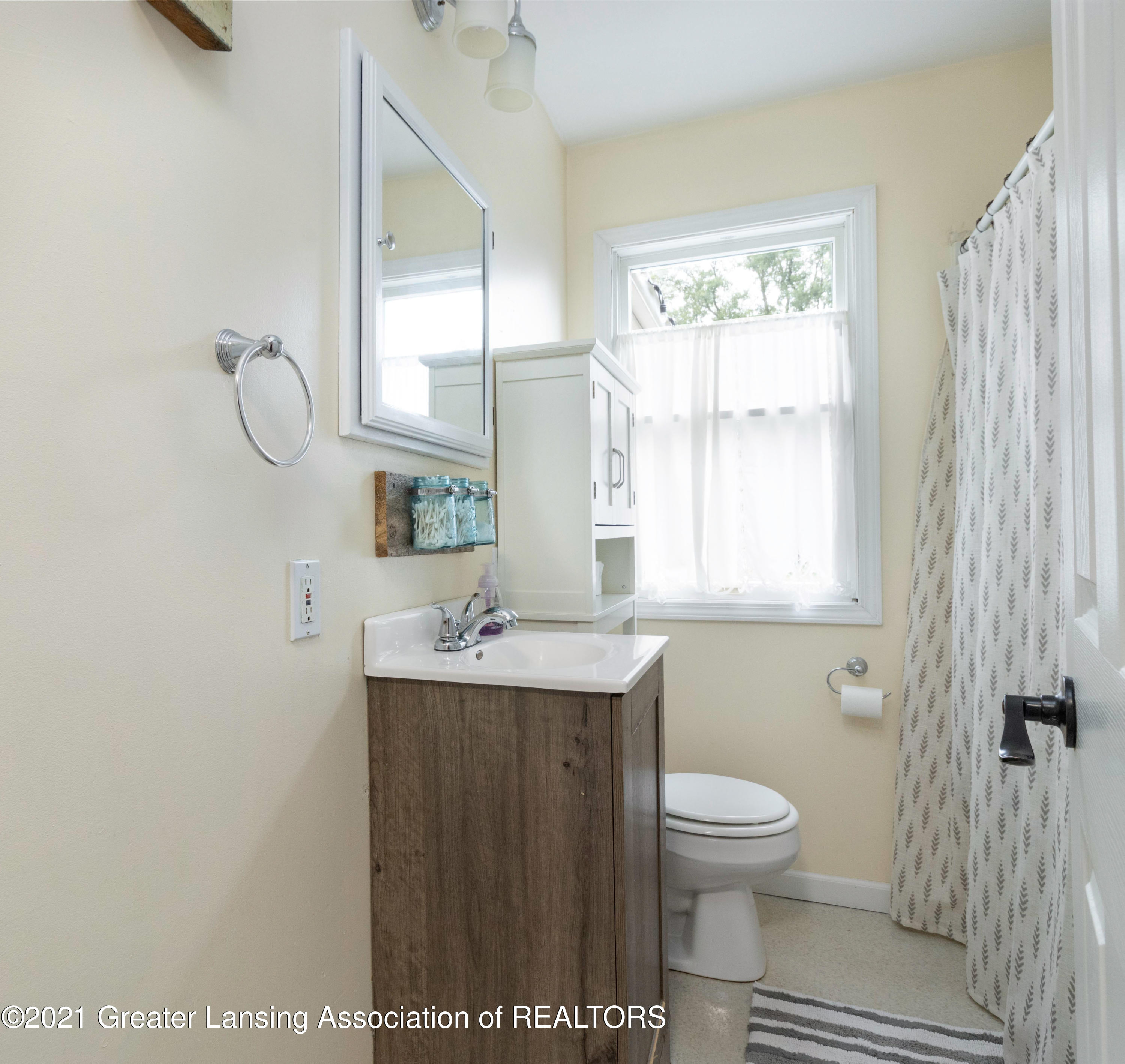 4644 North Michigan Road Dimondale, MI 48821 - Photo 11 of 55 Bathroom
