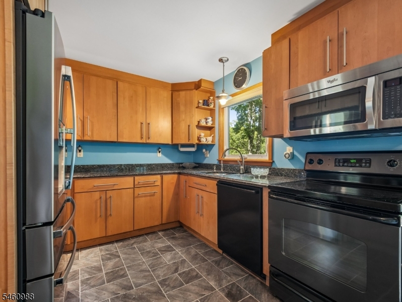 45 Sunset Road Bloomingdale, NJ 07403 - Photo 10 of 31 Gallery Image 10