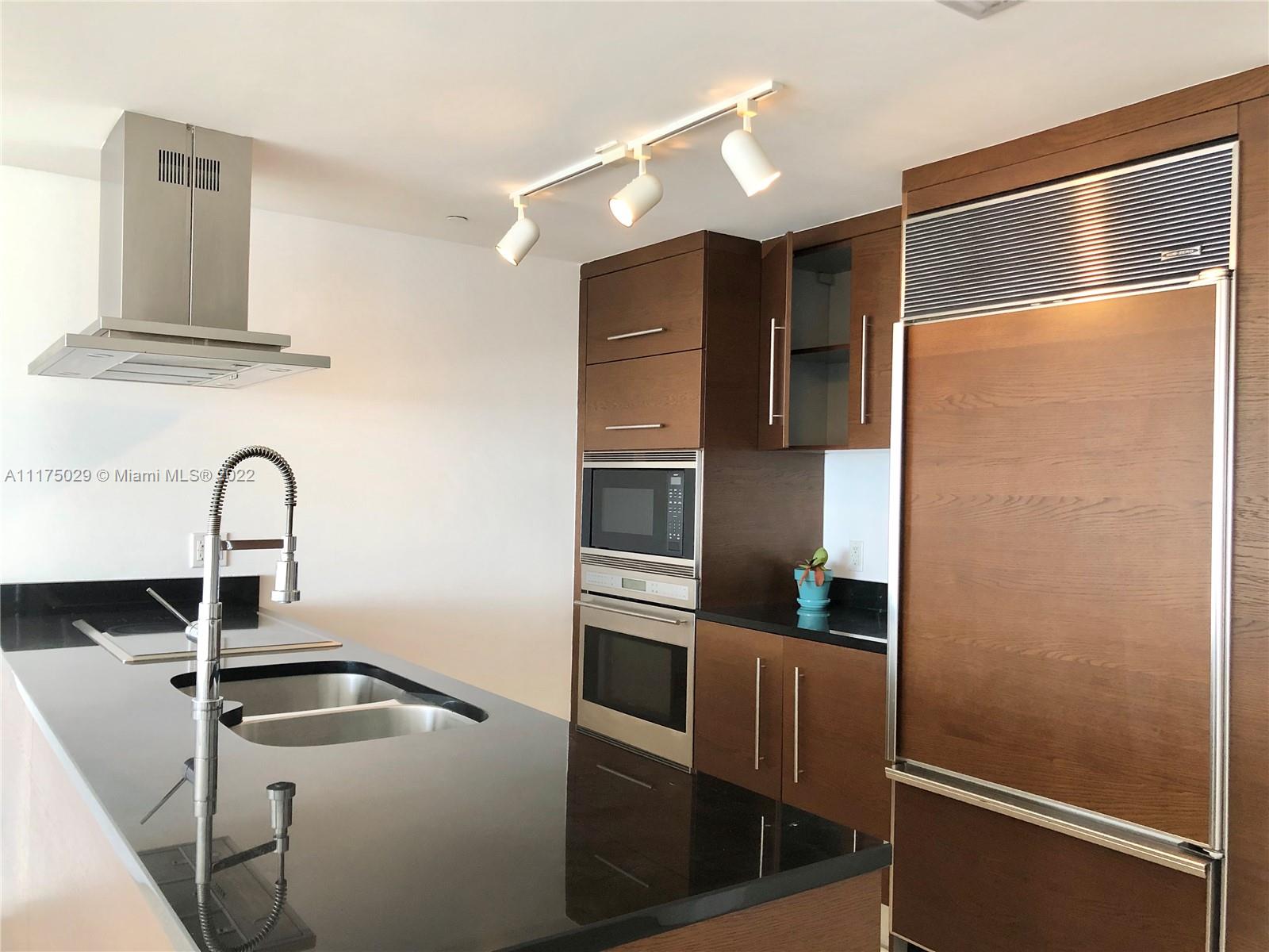 495 Brickell Avenue, Unit 4609 Miami, FL 33131 - Photo 4 of 17
