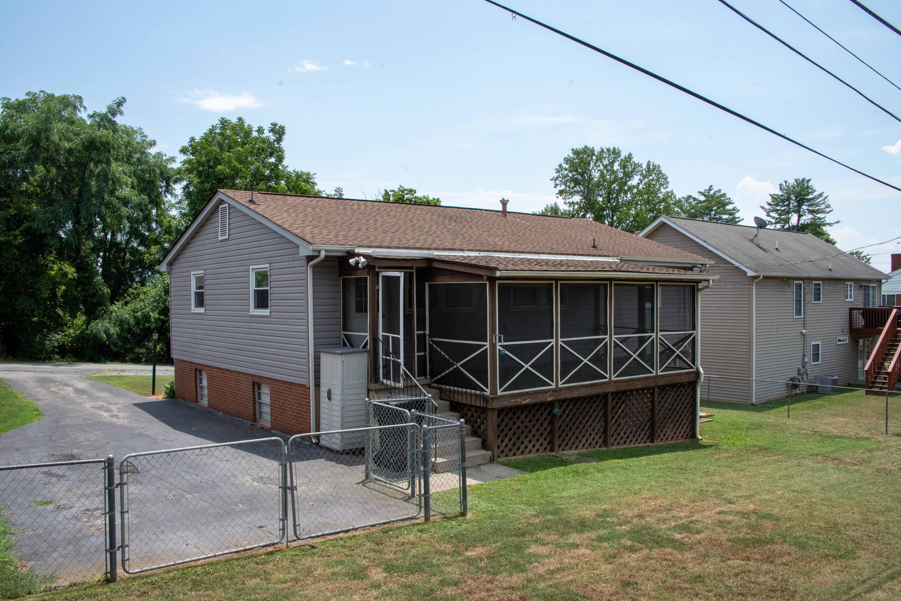 6038 Thornrose Road Roanoke, VA 24012 - Photo 46 of 68 6038 Thornrose-46