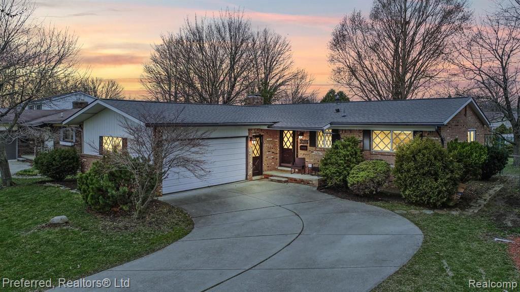 43922 Arlington Road Canton, MI 48187 - Photo 2 of 26