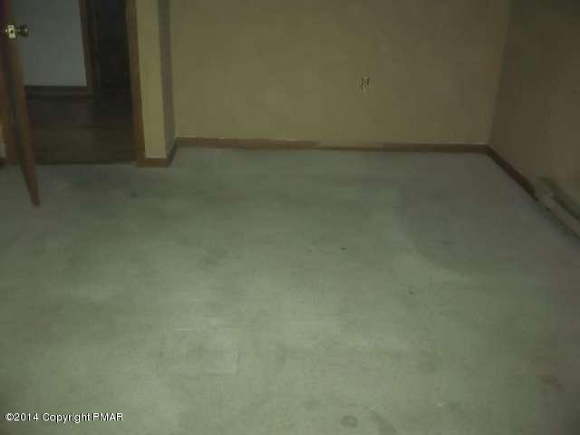 663 Edinburgh Road Bushkill, PA 18324 - Photo 8 of 9 100_8089