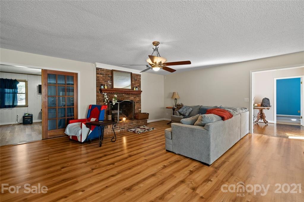 203 Lakeview Road Mocksville, NC 27028 - Photo 3 of 35 Gallery Image 3