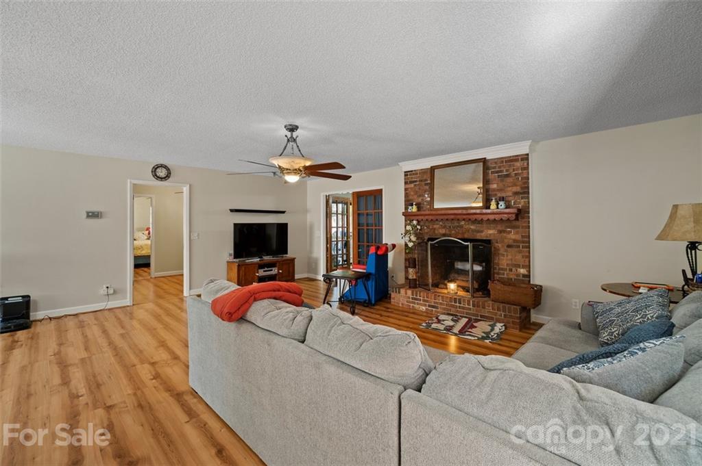 203 Lakeview Road Mocksville, NC 27028 - Photo 4 of 35 Gallery Image 4