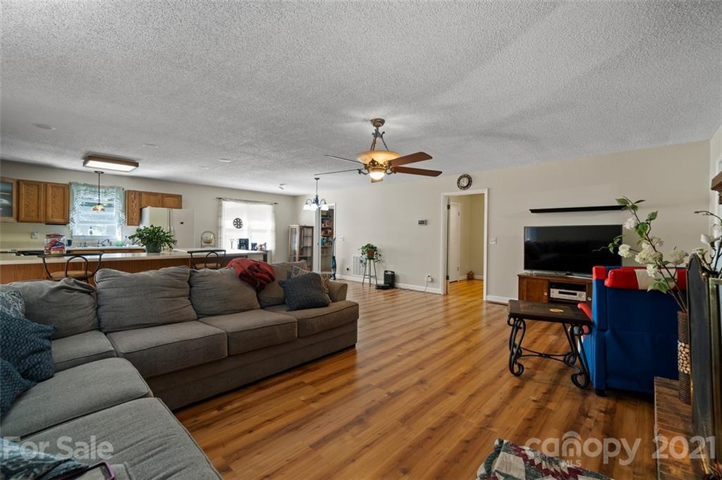 203 Lakeview Road Mocksville, NC 27028 - Photo 6 of 35 Gallery Image 6