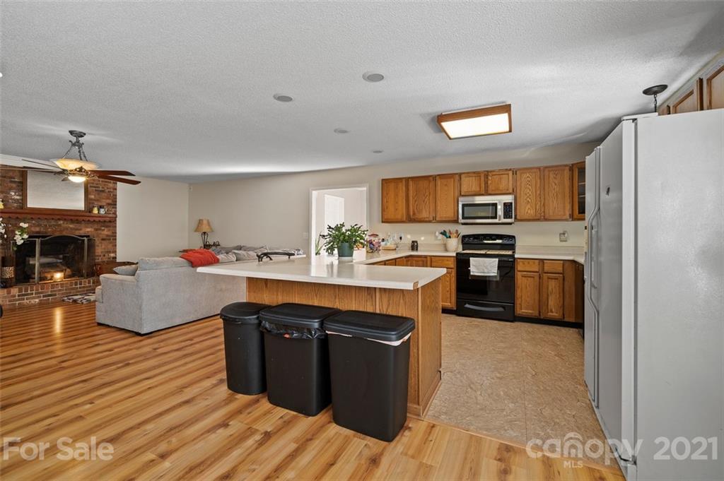 203 Lakeview Road Mocksville, NC 27028 - Photo 8 of 35 Gallery Image 8
