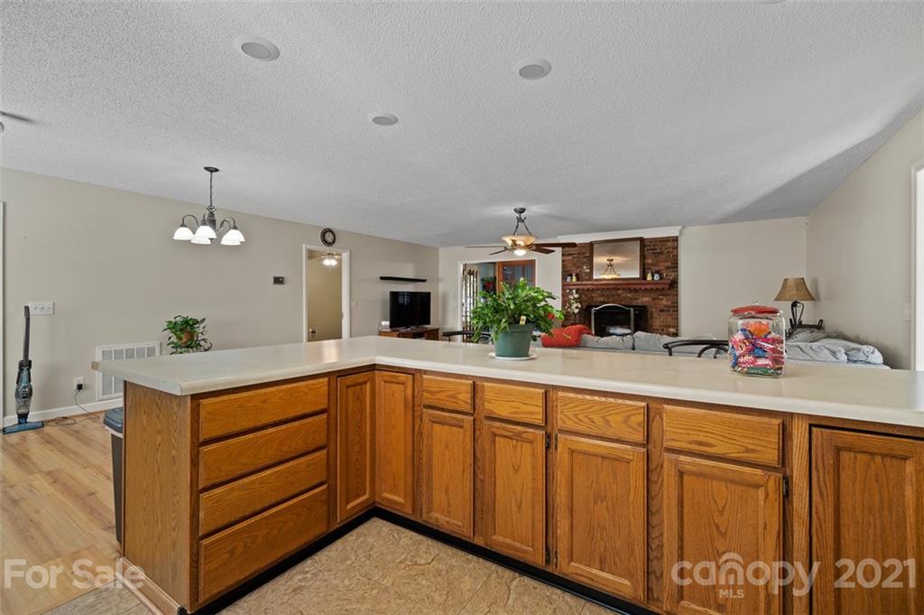203 Lakeview Road Mocksville, NC 27028 - Photo 9 of 35 Gallery Image 9