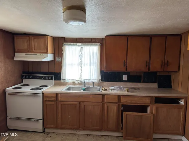 $20,000 | 121 Henderson Street, Surgoinsville, TN 37873