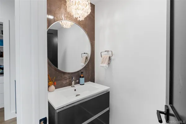 $1,300,000 | 36 Spruce Lane, Poughkeepsie, NY 12603