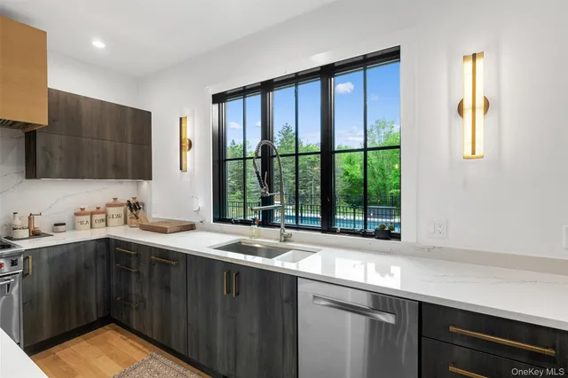 $1,300,000 | 36 Spruce Lane, Poughkeepsie, NY 12603