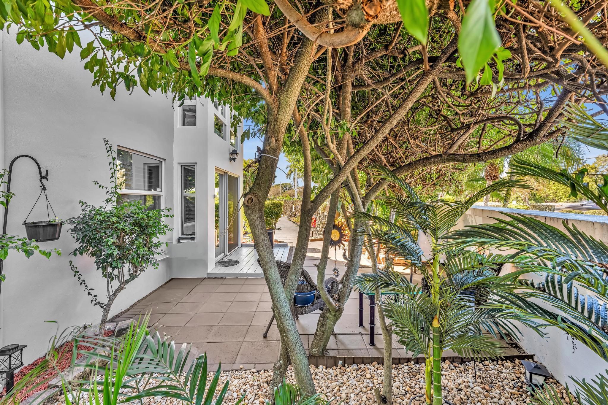 34 Colonial Club Drive, Unit 101 Boynton Beach, FL 33435 - Photo 27 of 58 a backyard of a house with lots of green space