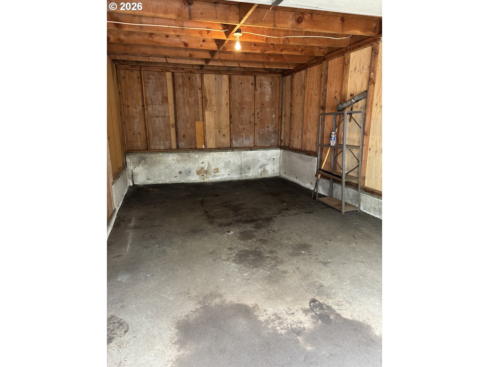 213 Trailside Loop Eugene, OR 97405 - Photo 23 of 28 a view of room with window