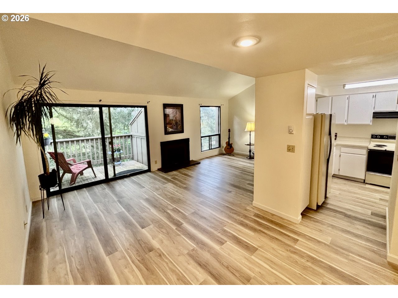 213 Trailside Loop Eugene, OR 97405 - Photo 4 of 17