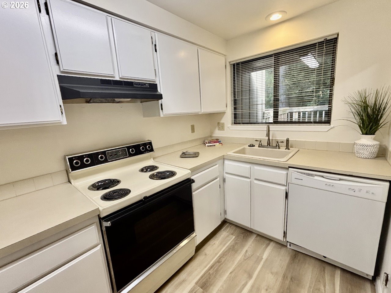 213 Trailside Loop Eugene, OR 97405 - Photo 7 of 17