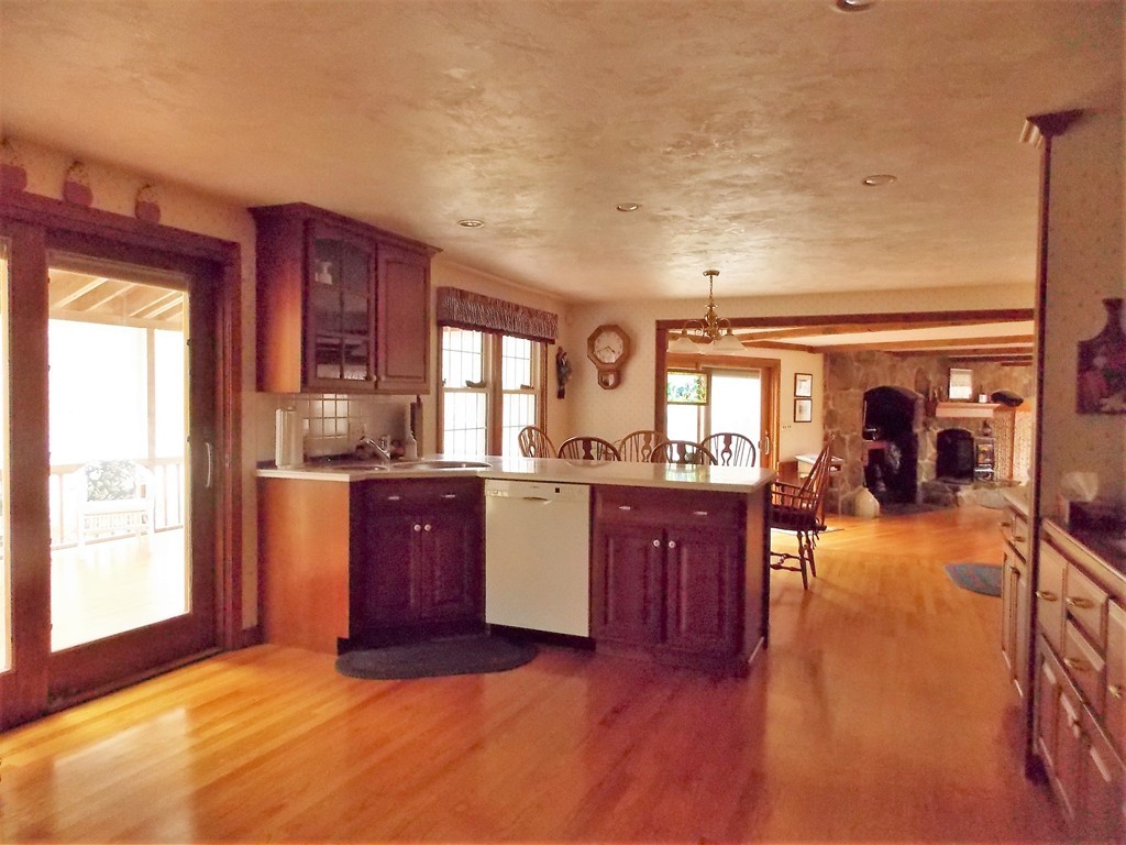 988 Concord Road Marlborough, MA 01752 - Photo 3 of 20 Gallery Image 3