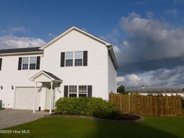 $1,375 | 224 Smallwood Road, Hubert, NC 28539