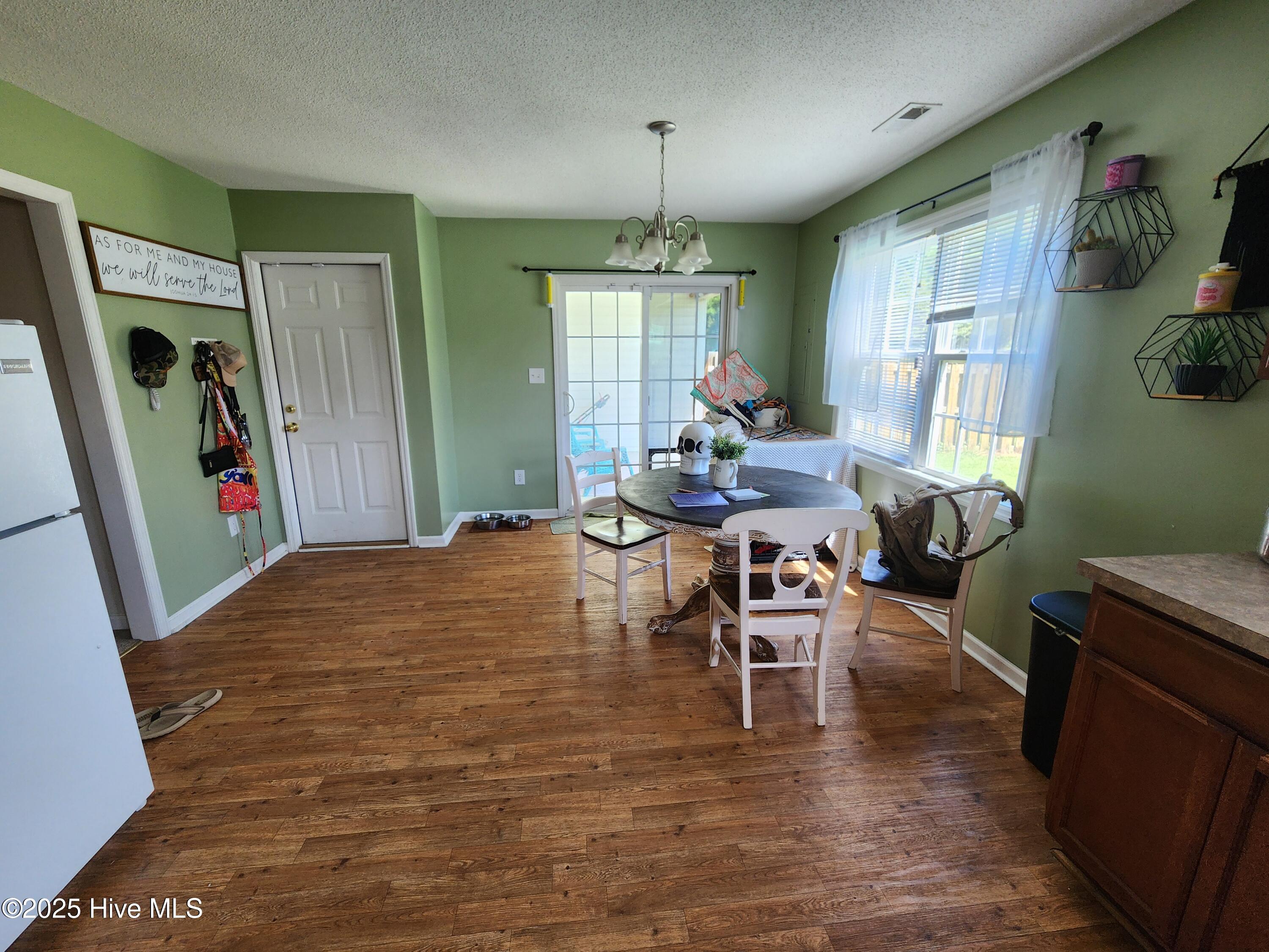 224 Smallwood Road Hubert, NC 28539 - Photo 4 of 14 dining