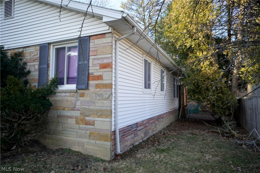 5285 Ridgebury Boulevard Cleveland, OH 44124 - Photo 5 of 28