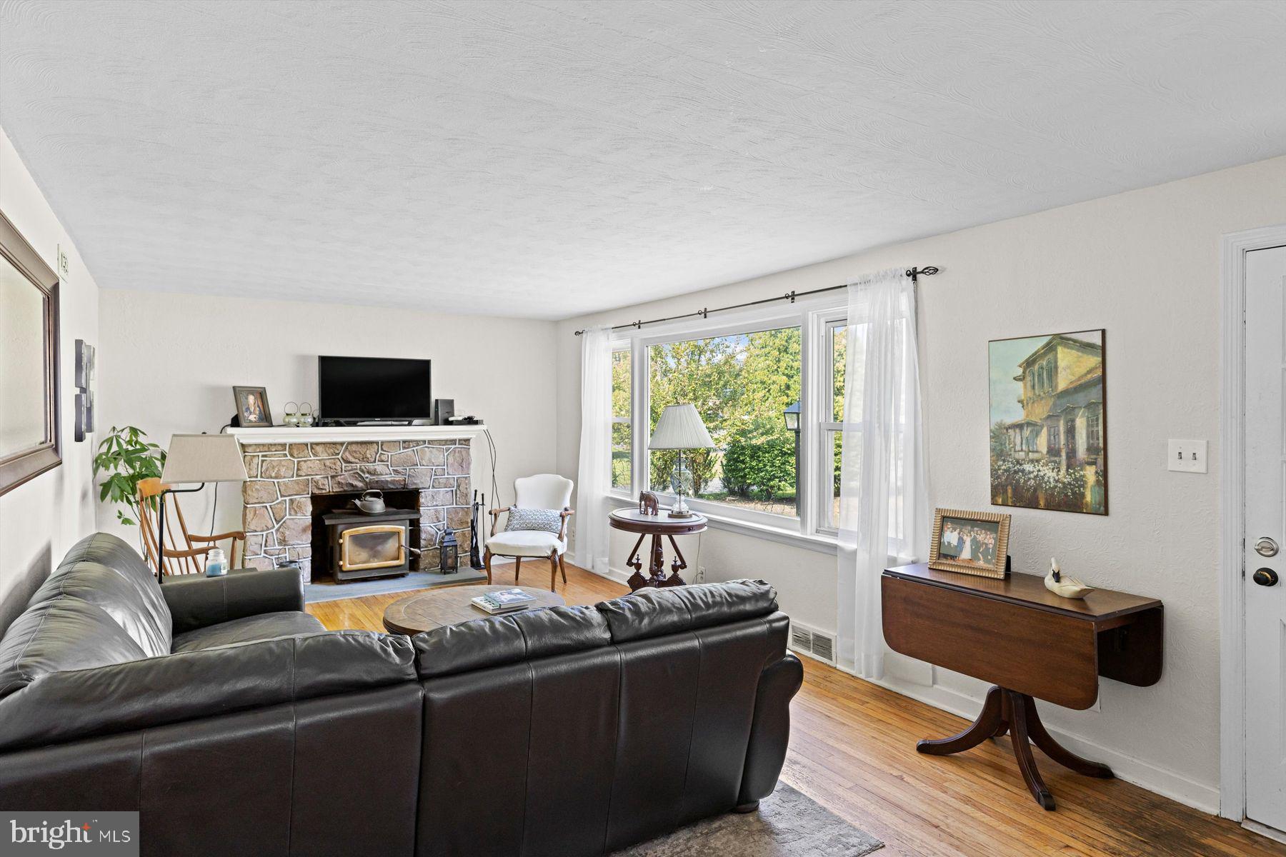 721 Edgewood Road Riegelsville, PA 18077 - Photo 4 of 21