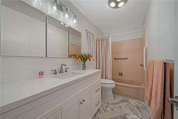 $1,585,000 | 3527 Fairchild Street, La Crescenta, CA 91214