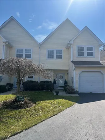 $699,000 | 326 Erin Lane, East Setauket, NY 11733